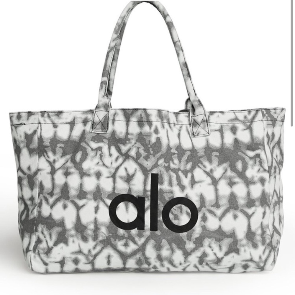 COPY - ALO YOGA | Oversized Tote 🌵
